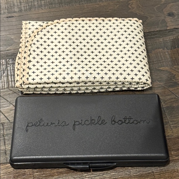 Petunia Pickle Bottom Pivot Diaper Bag Backpack Sand and Black New - Picture 16 of 16